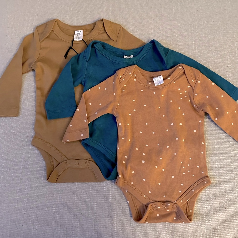 Set of Colored Organics snap-bottom long sleeve tee. Two SZ 0-3 mos,3-6 mos NWT.